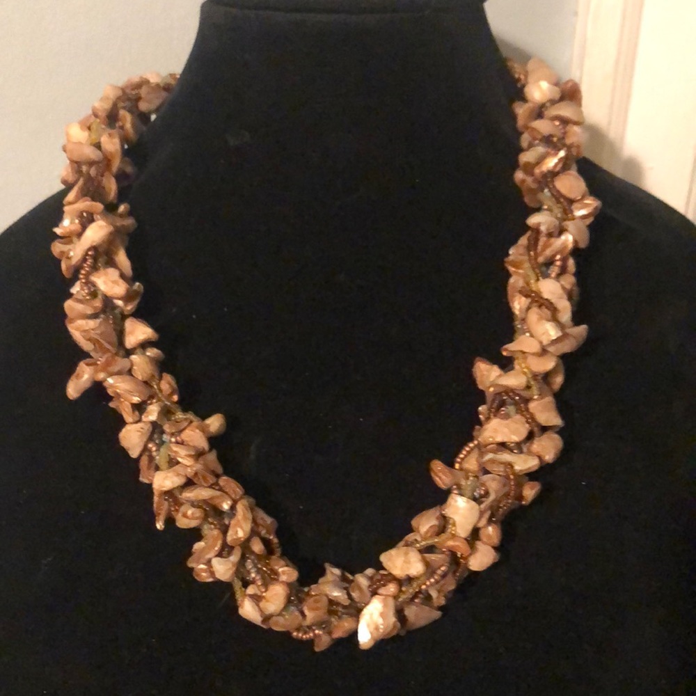 Rose beige colored shell and copper bead necklace